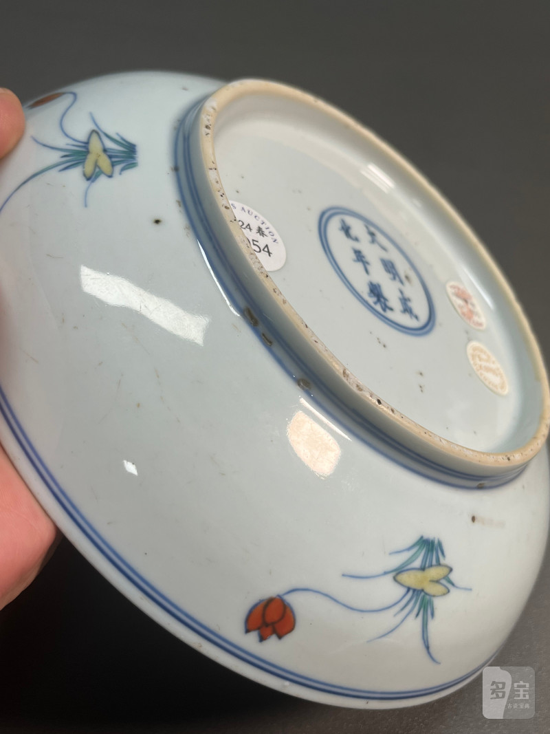 清雍正  斗彩荷塘鸳鸯“满池娇”图折沿盘（附老盒） - 图16